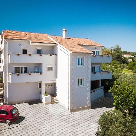 Apartment Lana St Supetar Bagian luar foto