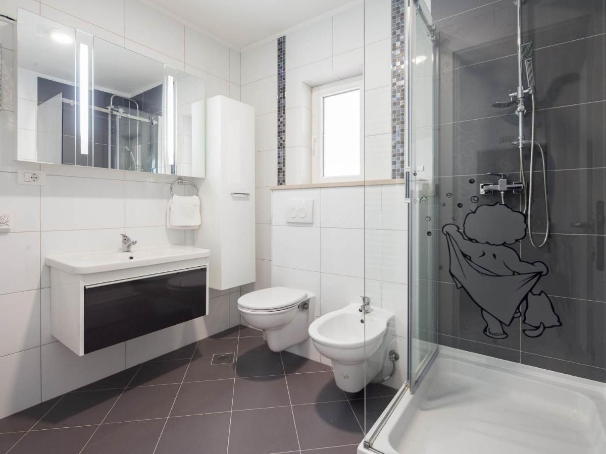 Apartment Lana St Supetar Bagian luar foto