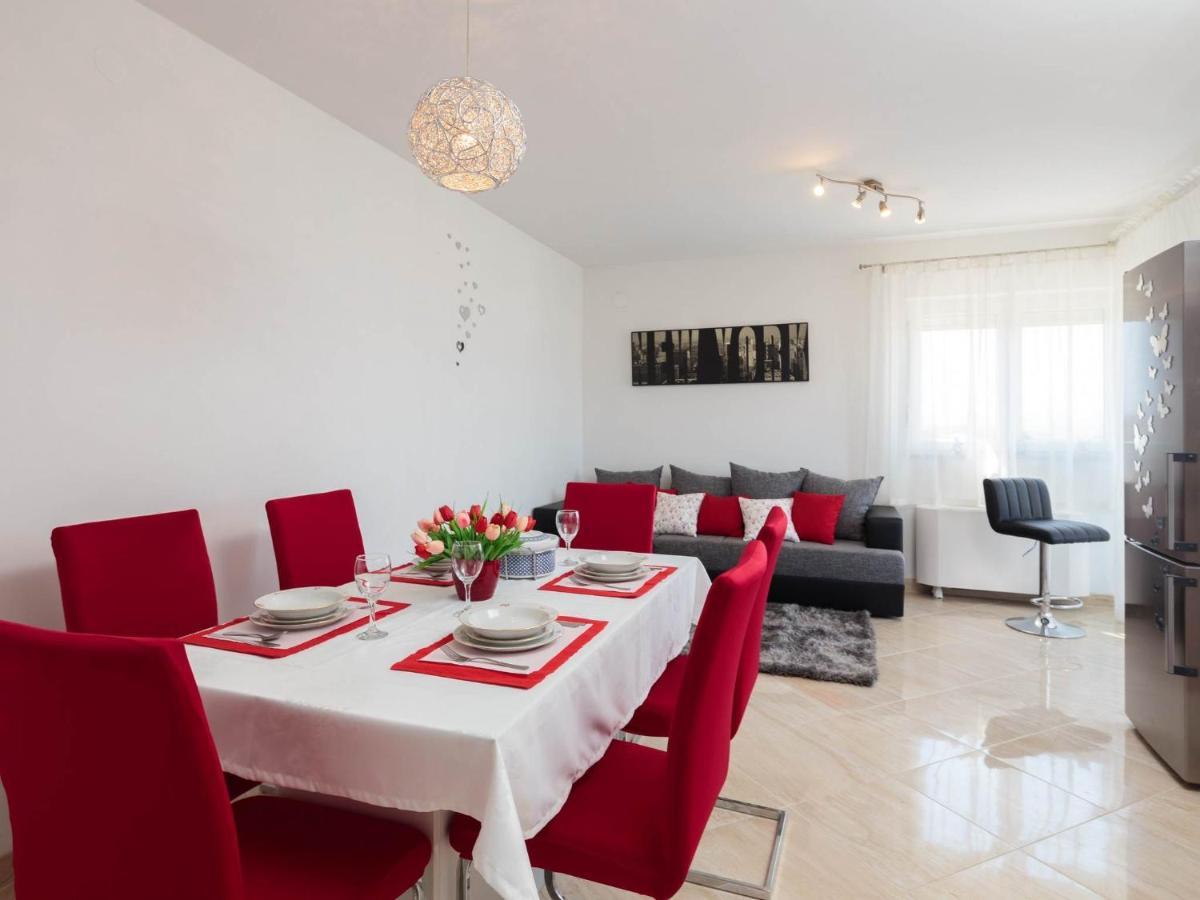 Apartment Lana St Supetar Bagian luar foto