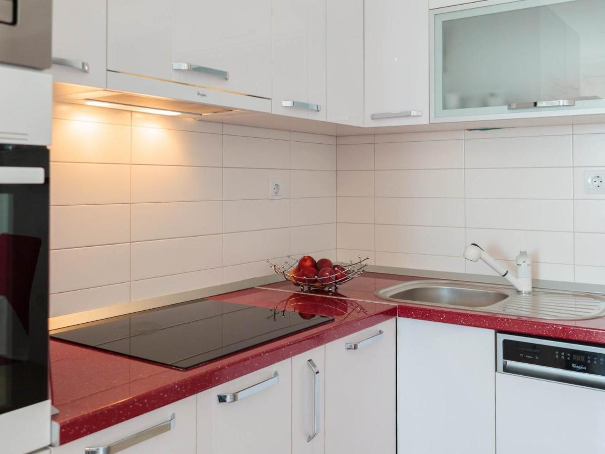 Apartment Lana St Supetar Bagian luar foto