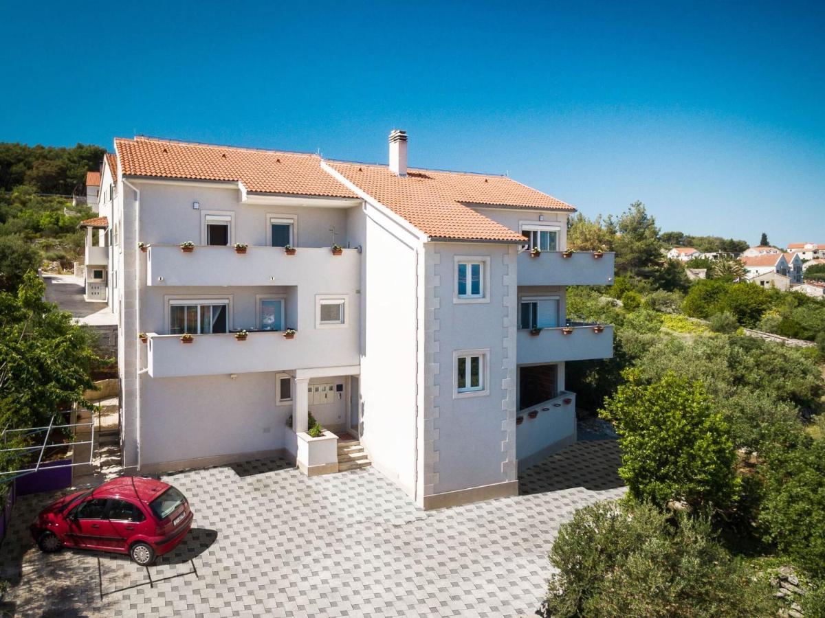 Apartment Lana St Supetar Bagian luar foto