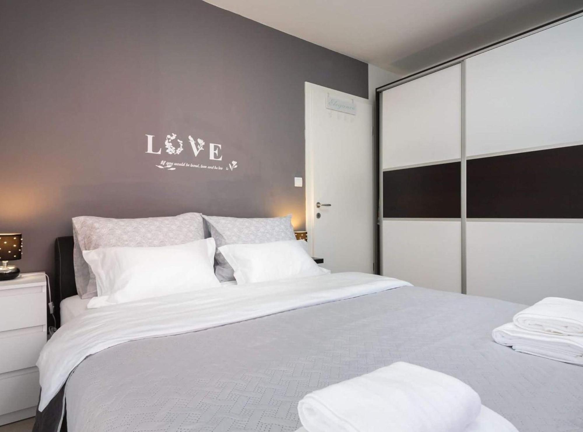 Apartment Lana St Supetar Bagian luar foto