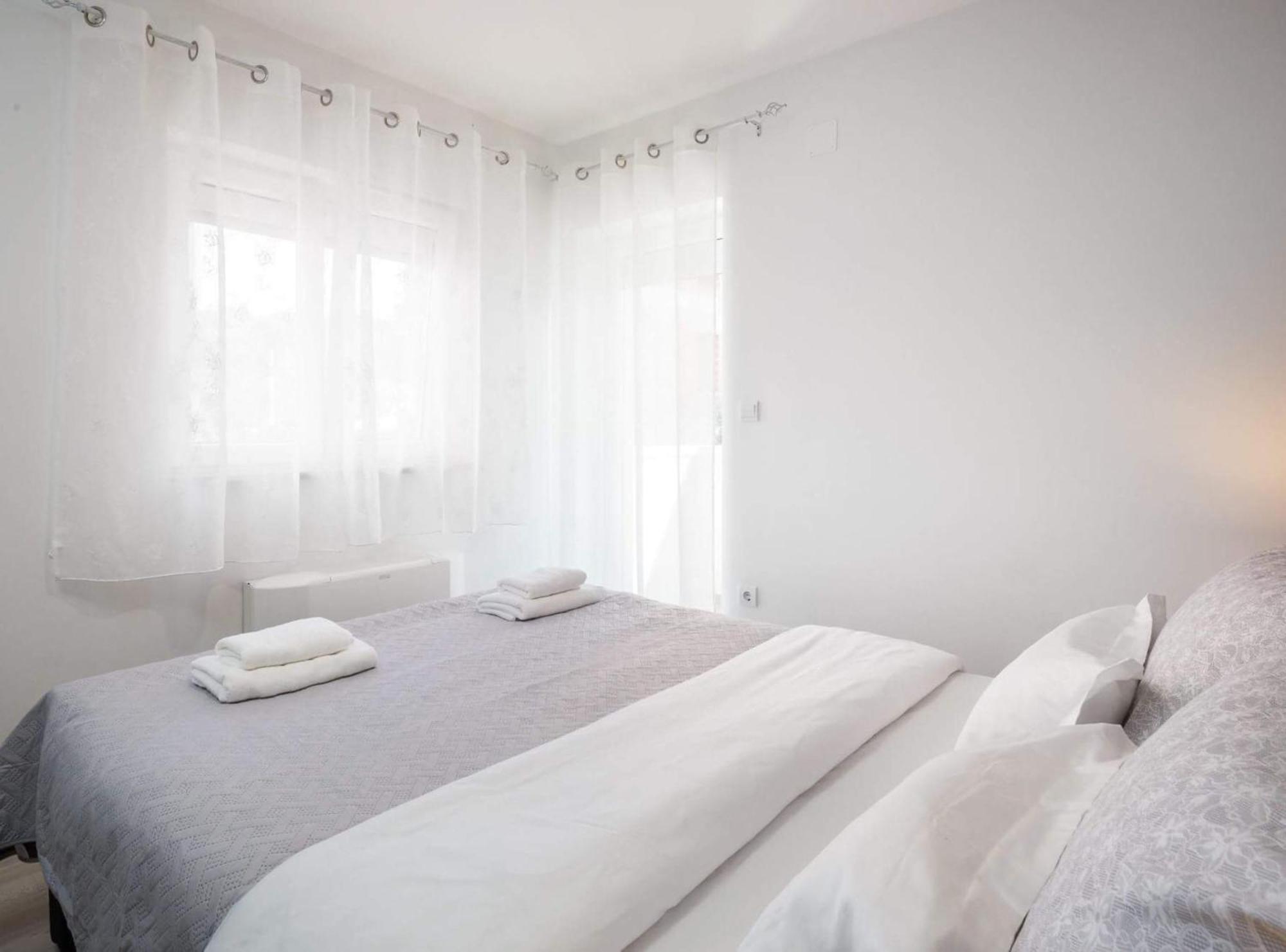 Apartment Lana St Supetar Bagian luar foto